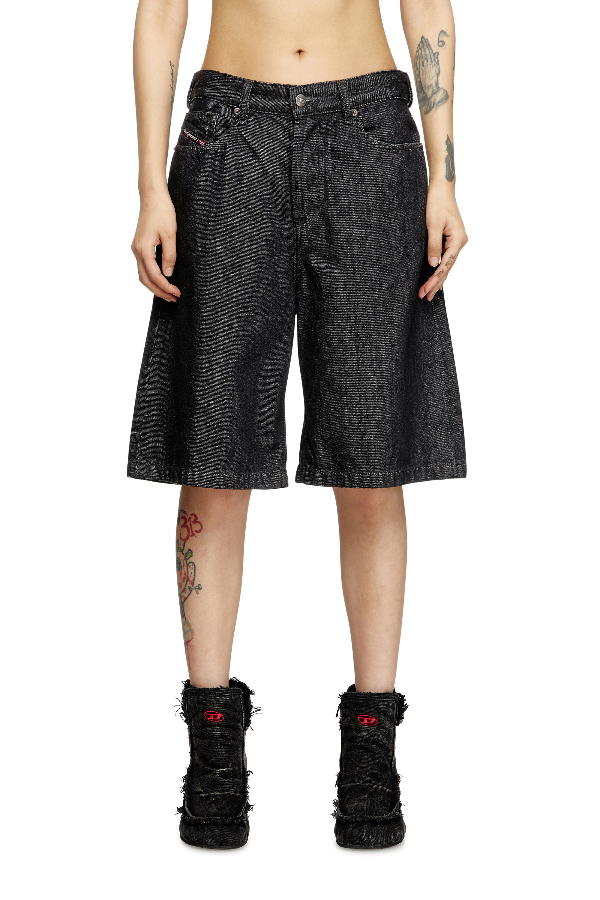 Diesel - DE-SIRE-SHORT, Woman's Shorts in rinse-wash denim in Black - 2